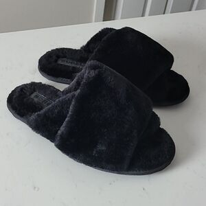 Sorel Go Mail run fluffy slippers Sz 6